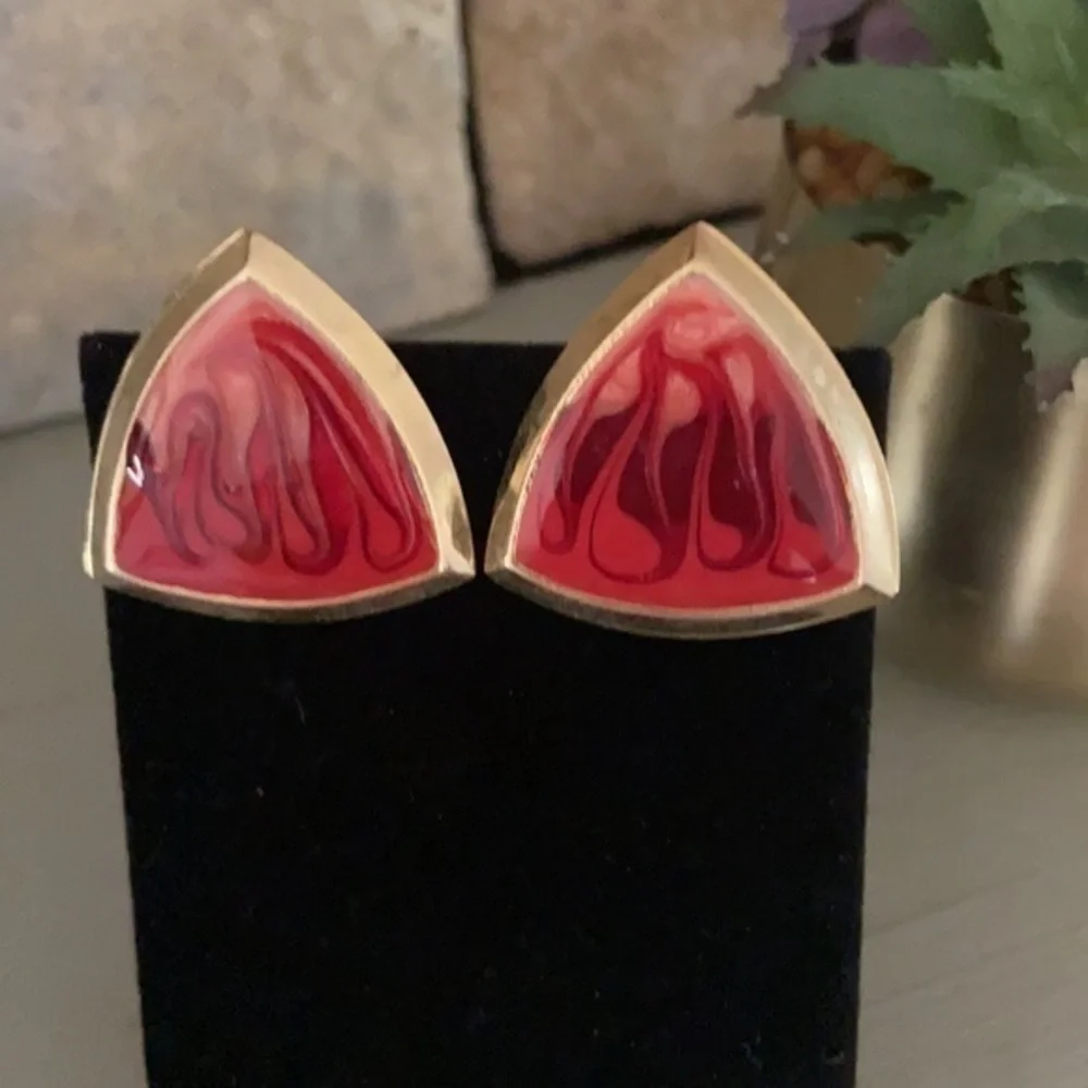 💥 RED POST BACK VINTAGE EARRINGS GOLD DETAIL - Costume
